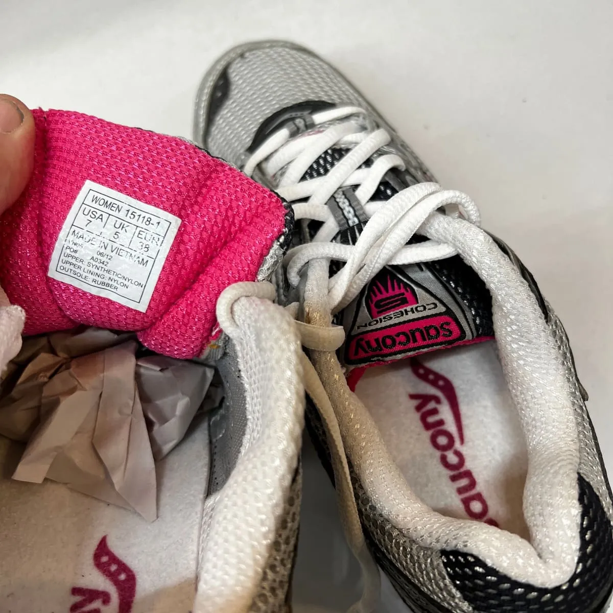 Saucony •Cohesion 5• Running Shoe • Silver/Black/Pink • 7 Wide - Preowned