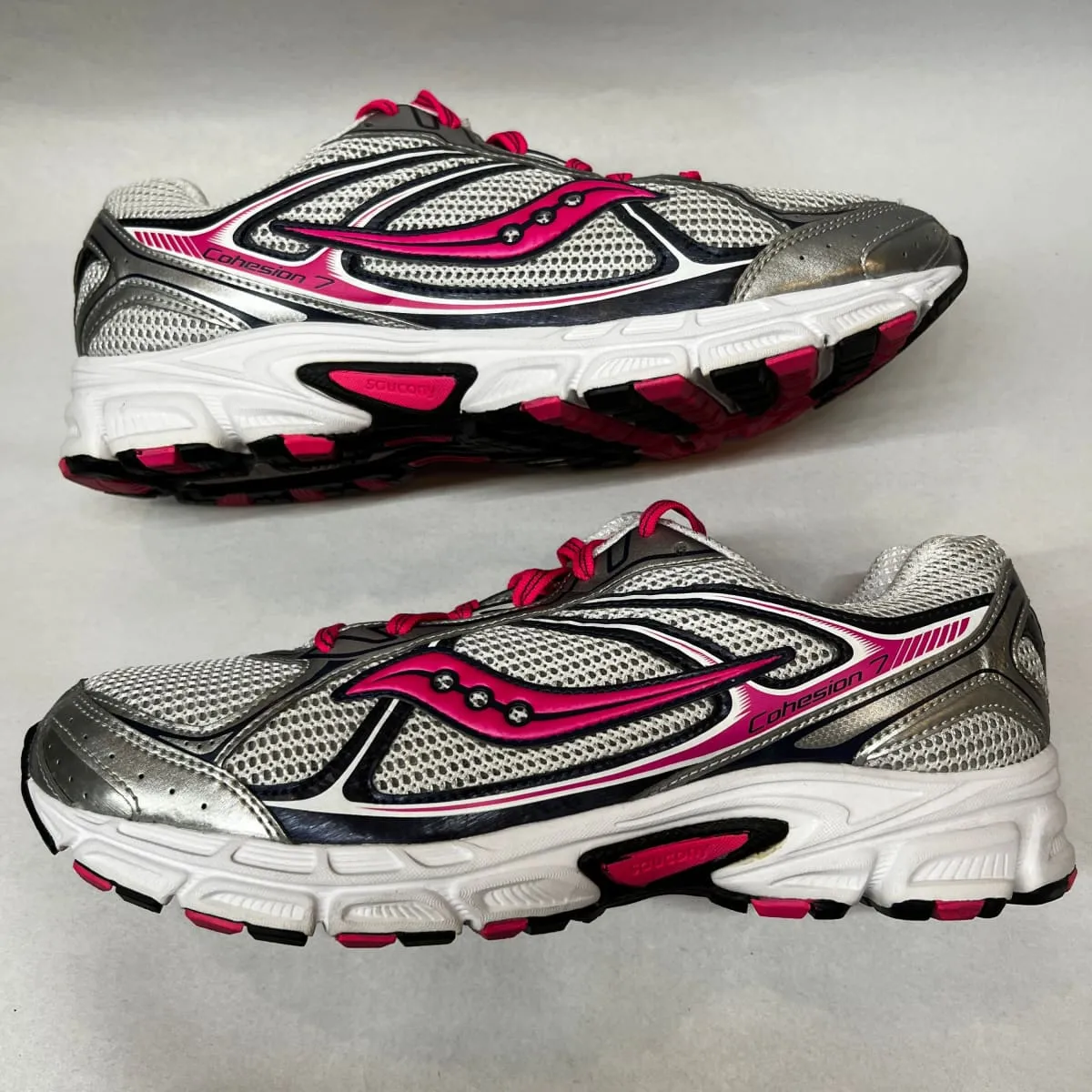 Women's Saucony •Cohesion 7• Running Shoe Silver/Pink 11 Wide - Preowned