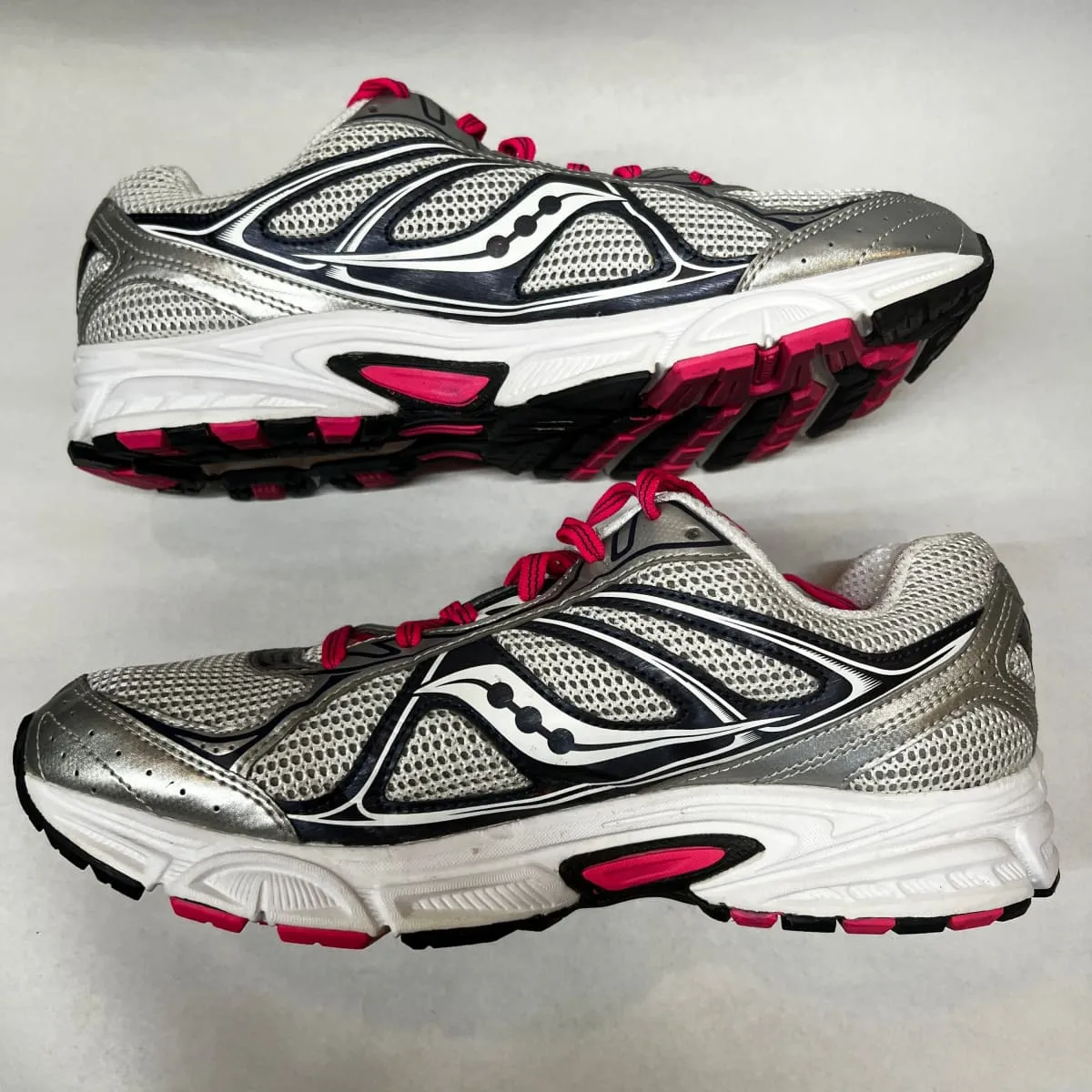 Women's Saucony •Cohesion 7• Running Shoe Silver/Pink 11 Wide - Preowned